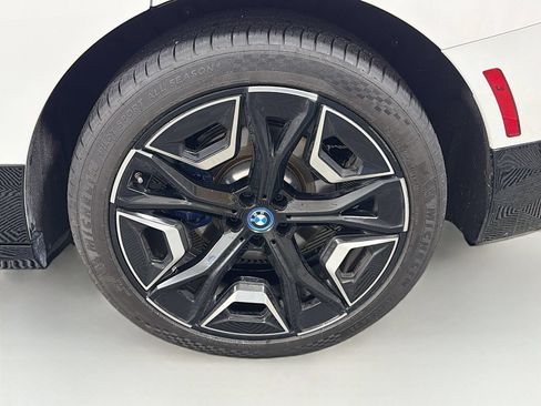 Used 2024 BMW iX xDrive50 w/ Premium Package AWD/4WD image 34