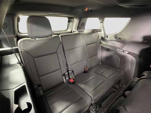 Used 2024 Chevrolet Suburban High Country RWD image 27