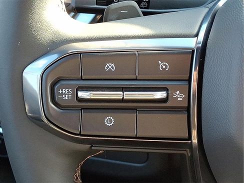 Used 2025 GMC Yukon AT4 w/ AT4 Premium Package image 22