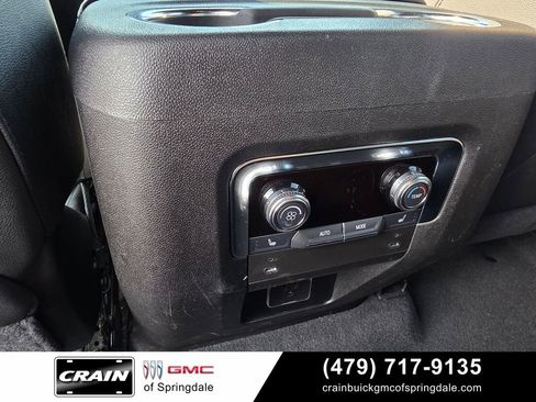 Used 2025 GMC Yukon XL AT4 AWD/4WD image 26