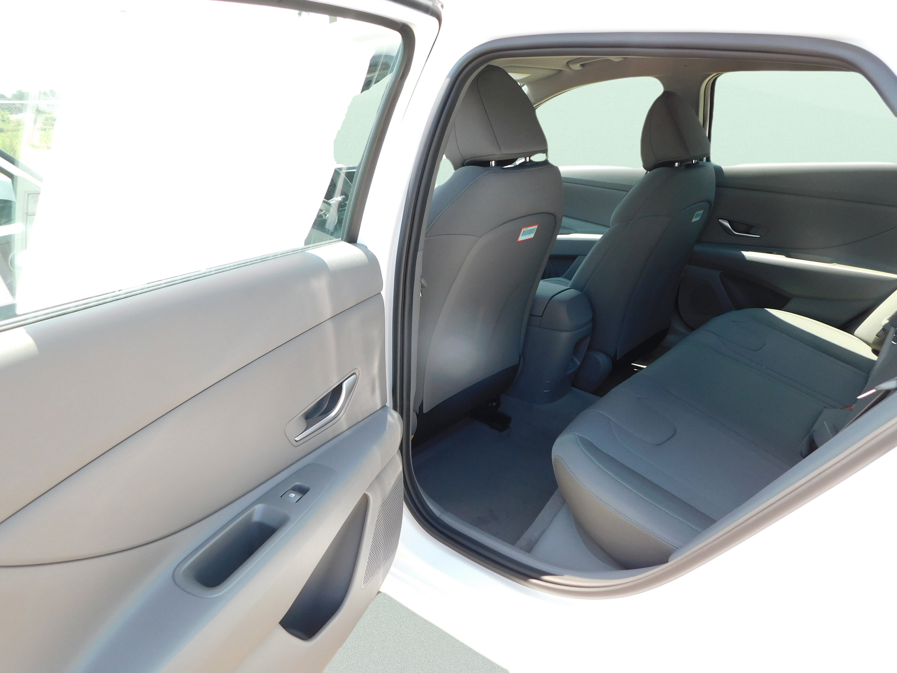 Used 2025 Hyundai Elantra SE FWD image 10
