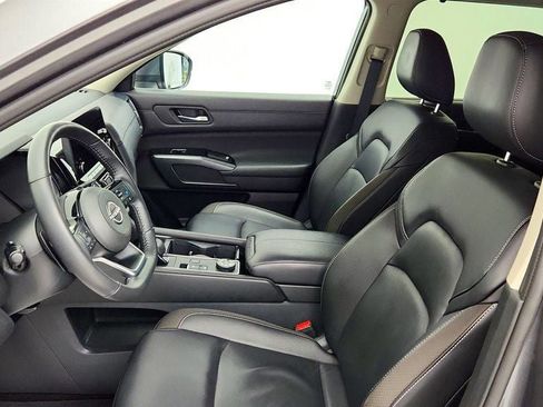 Used 2024 Nissan Pathfinder SL w/ Black Appearance Package AWD/4WD image 20