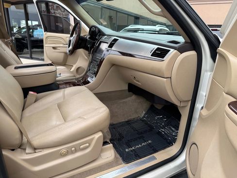 Used 2012 Cadillac Escalade Luxury w/ Livery Package image 20