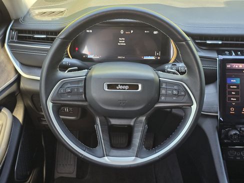 Used 2021 Jeep Grand Cherokee L Limited AWD/4WD image 14