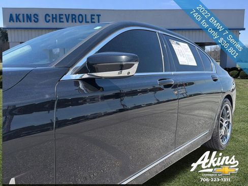 Used 2022 BMW 740i w/ Premium Package RWD image 2