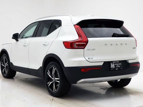 Used 2025 Volvo XC40 B5 Core image 7