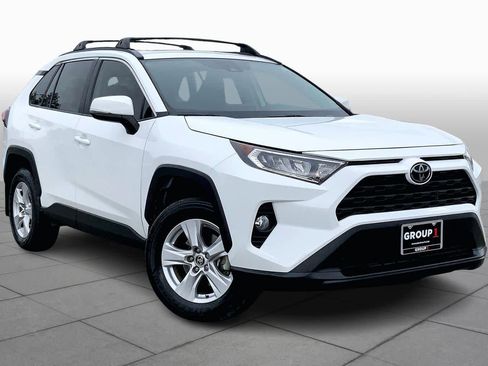 Used 2021 Toyota RAV4 XLE image 2