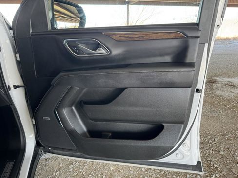 Used 2023 Chevrolet Suburban Premier image 40