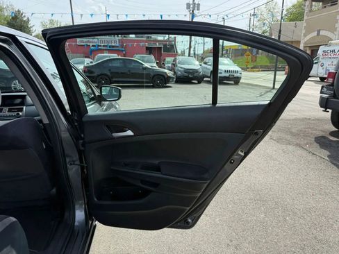 Used 2011 Honda Accord LX image 36