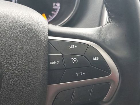 Used 2018 Jeep Grand Cherokee Limited w/ Luxury Group II image 24