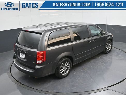 Used 2016 Dodge Grand Caravan SE image 35