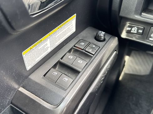 Used 2019 Toyota Tacoma TRD Off-Road w/ Technology Package image 32