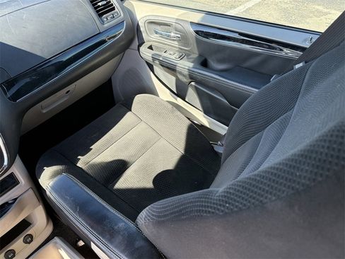 Used 2017 Dodge Grand Caravan SE image 24