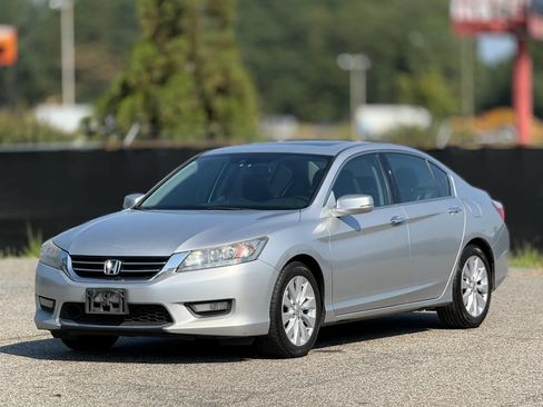 Used 2015 Honda Accord Touring image 6