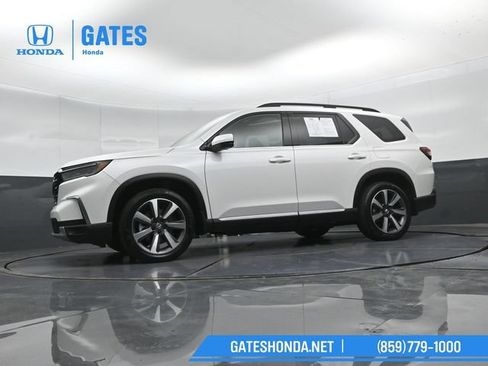 Certified 2025 Honda Pilot Elite image 45