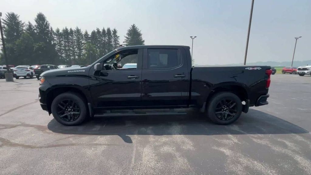 Used 2023 Chevrolet Silverado 1500 Custom AWD/4WD image 5
