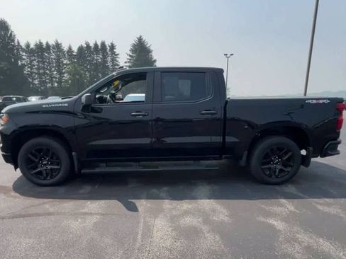 Used 2023 Chevrolet Silverado 1500 Custom AWD/4WD image 5