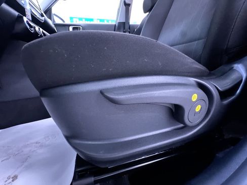 Used 2022 Hyundai Venue SE FWD image 5