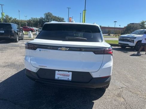 New 2026 Chevrolet Equinox EV LT image 4