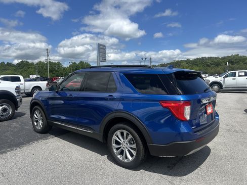 Used 2020 Ford Explorer XLT w/ Equipment Group 202A AWD/4WD image 4