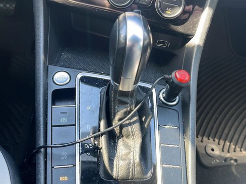 Used 2019 Volkswagen Jetta R-Line image 13