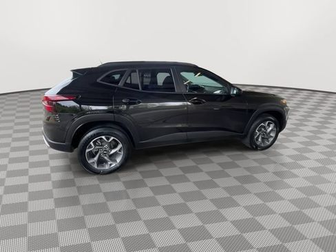 Used 2024 Chevrolet Trax LT FWD image 8