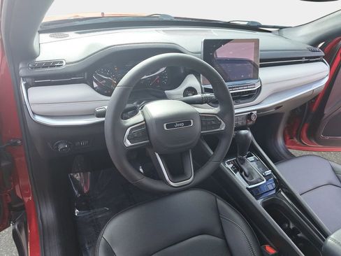 Certified 2025 Jeep Compass Limited image 17