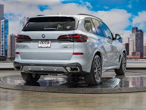 Used 2026 BMW X5 xDrive50e w/ M Sport Package AWD/4WD image 8
