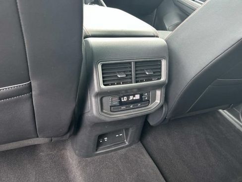 Used 2024 Volkswagen Atlas Peak Edition SE AWD/4WD image 20