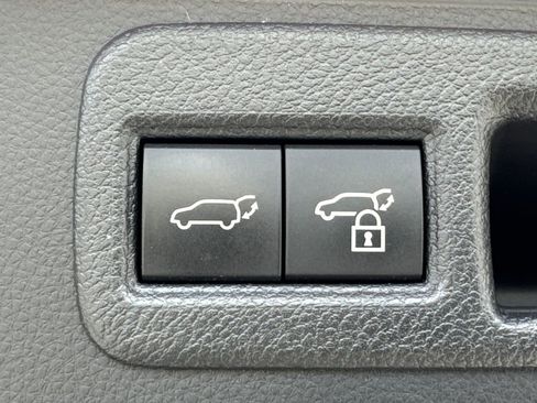 Certified 2022 Toyota Venza Limited w/ Advanced Technology Package AWD/4WD image 19