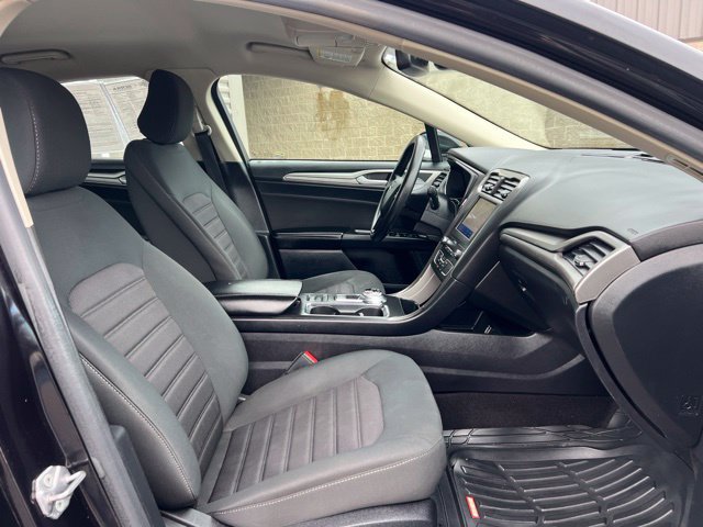 Used 2020 Ford Fusion SE FWD image 11