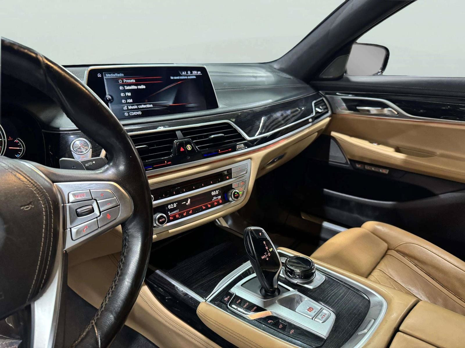 Used 2016 BMW 750i RWD image 32