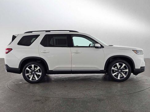 New 2025 Honda Pilot Touring image 2