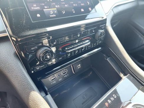 New 2025 Jeep Grand Cherokee Laredo w/ Luxury Tech Group I AWD/4WD image 16