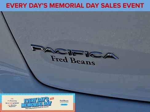 Used 2023 Chrysler Pacifica Touring-L FWD image 31