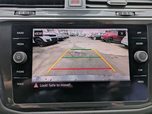 Used 2022 Volkswagen Tiguan SE R-Line image 25