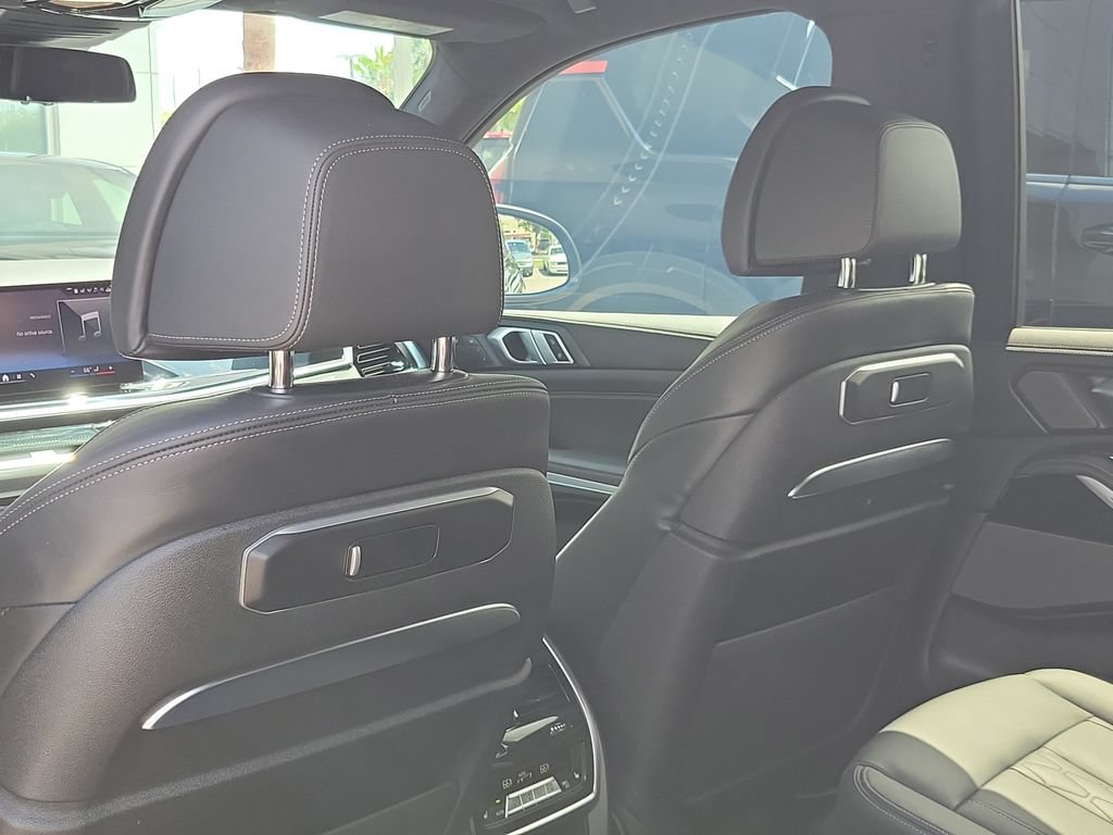Used 2024 BMW X7 xDrive40i w/ Executive Package AWD/4WD image 9