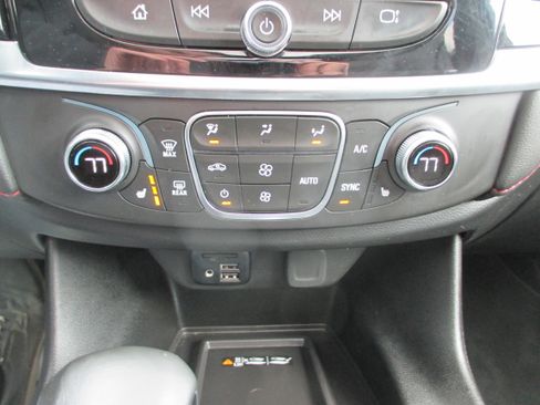 Used 2023 Chevrolet Traverse RS AWD/4WD image 23
