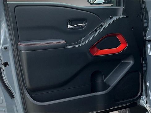 Certified 2025 Nissan Frontier PRO-4X AWD/4WD image 21