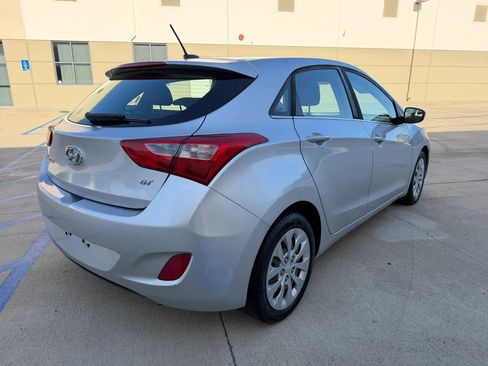 Used 2017 Hyundai Elantra GT FWD image 5