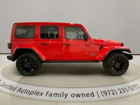 Used 2025 Jeep Wrangler Unlimited Sahara w/ Safety Group AWD/4WD image 6