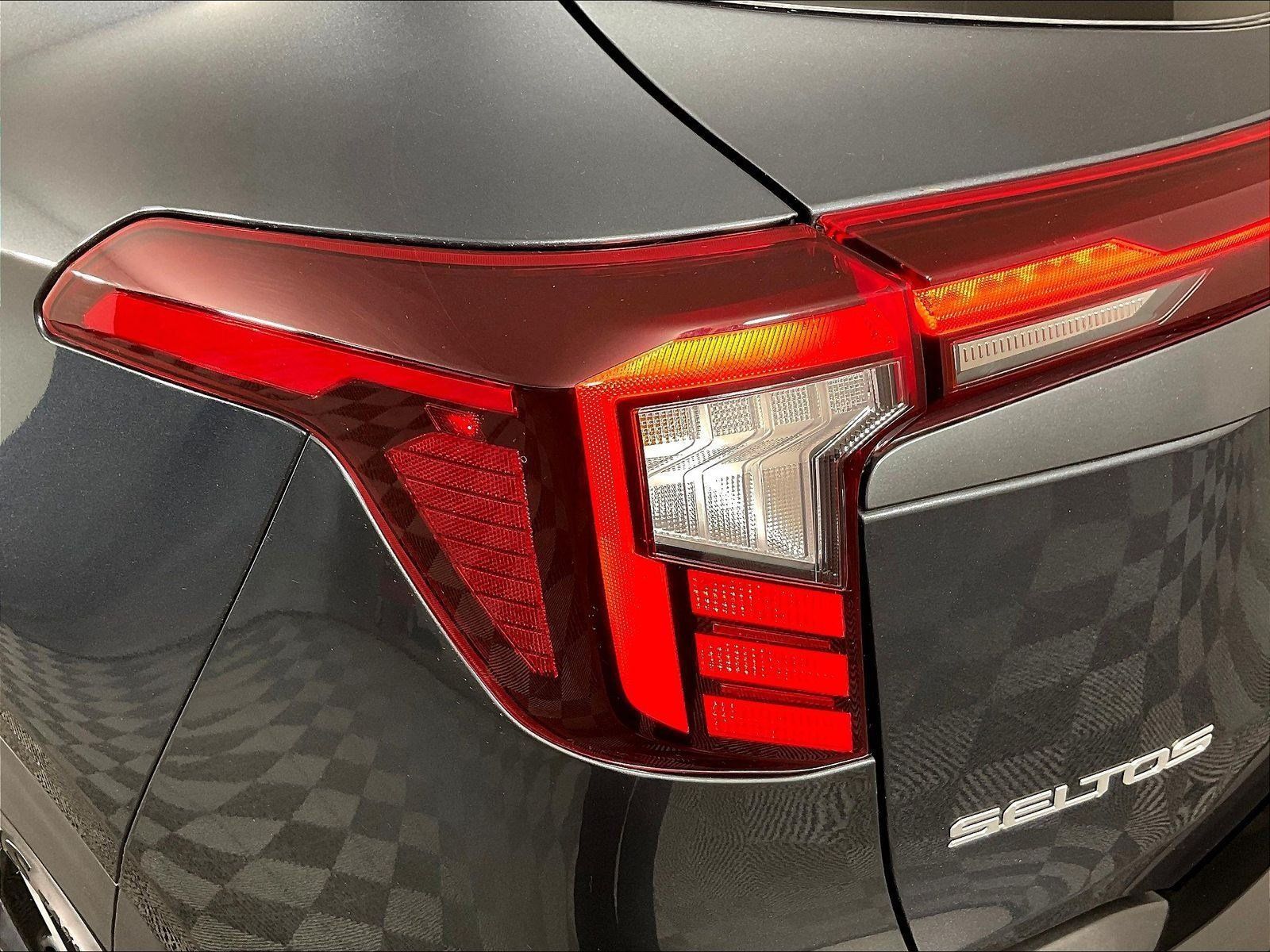Certified 2025 Kia Seltos S FWD image 23