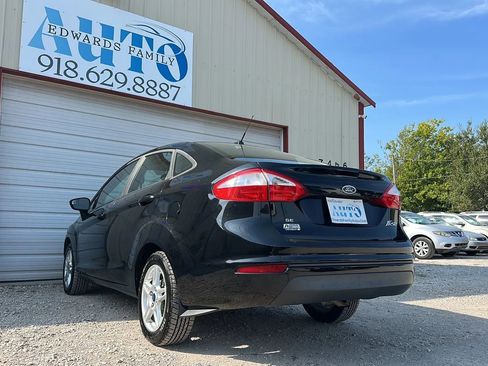 Used 2017 Ford Fiesta SE image 17