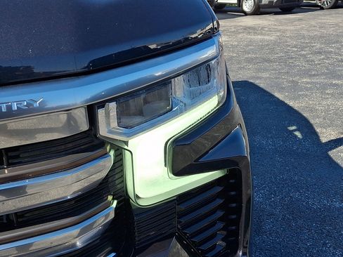 Used 2022 Chevrolet Silverado 1500 High Country w/ Technology Package AWD/4WD image 11