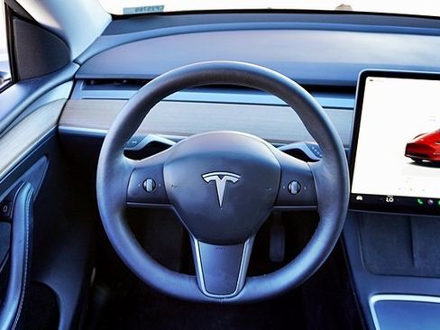 Used 2023 Tesla Model Y Long Range image 21