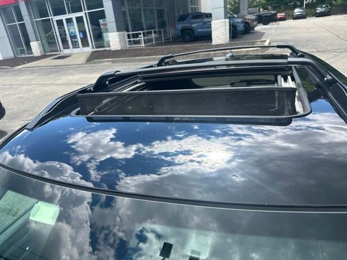 Used 2023 Chevrolet TrailBlazer RS w/ Sun and Liftgate Package AWD/4WD image 5