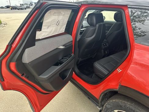 New 2025 Cadillac Optiq Sport 2 w/ LPO, Floor Liner Package image 24