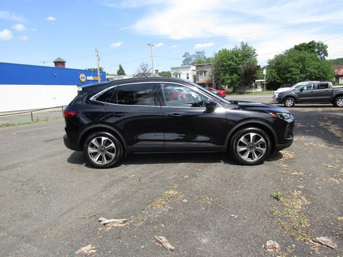 Used 2025 Ford Escape Platinum AWD/4WD image 28