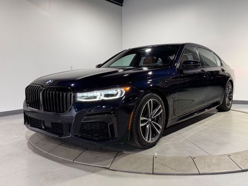 Used 2022 BMW 740i xDrive w/ M Sport Package AWD/4WD image 3