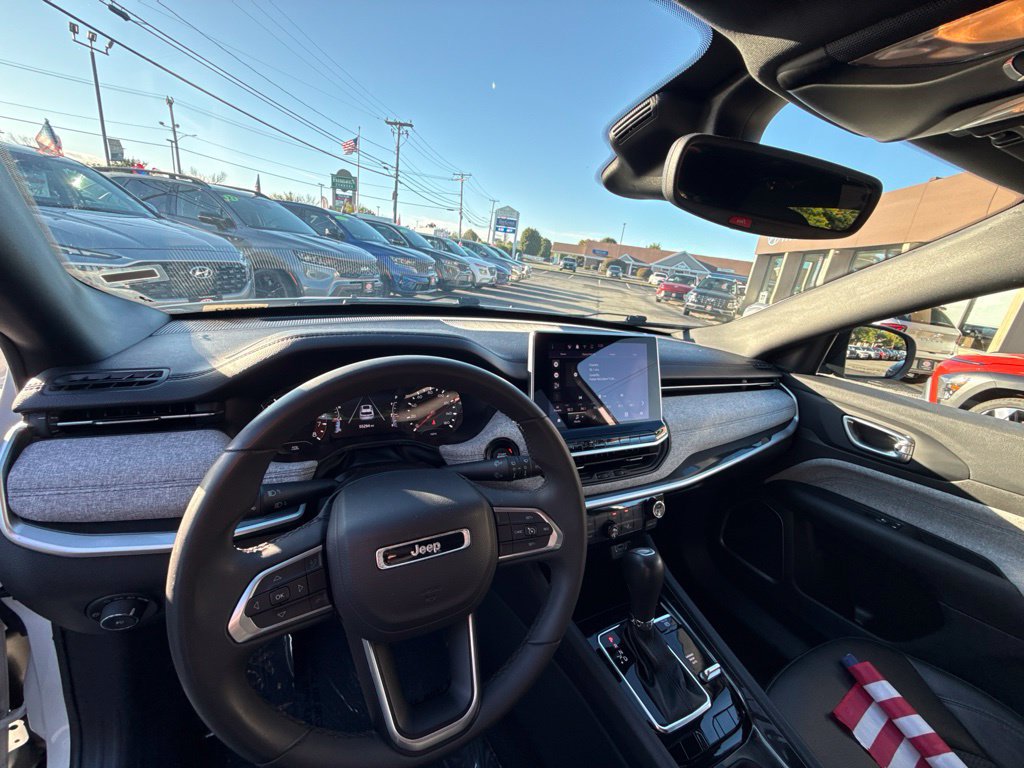 Used 2024 Jeep Compass Latitude AWD/4WD image 18